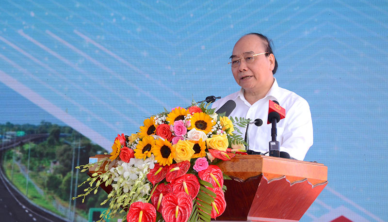 Chủ tịch nước Nguyễn Xuân Phúc dự lễ thông xe kỹ thuật cao tốc Trung Lương - Mỹ Thuận
